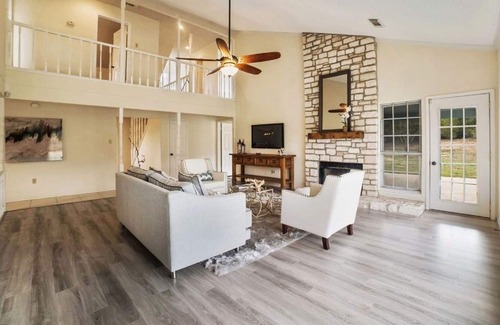 Henly House | Country Farmhouse on 9 Acres.