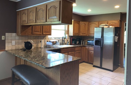 Garden Ridge House | Country Feel minutes from the City!