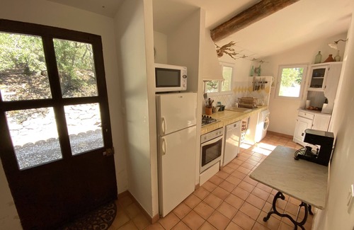 Saint-Pierre-de-Vassols House | Inviting Country House with Gorgeous Ocean Views