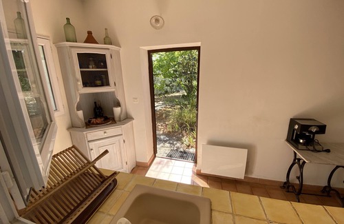 Saint-Pierre-de-Vassols House | Inviting Country House with Gorgeous Ocean Views