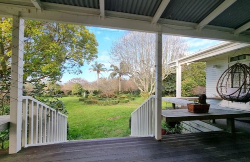 Taupaki House | Tranquil Country Garden Oasis with Parking & Wi-Fi