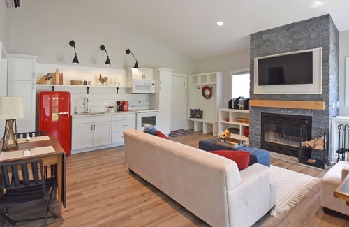 Georgetown House | Ideal Country Retreat for Notre Dame Enthusiasts