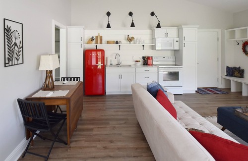 Georgetown House | Ideal Country Retreat for Notre Dame Enthusiasts