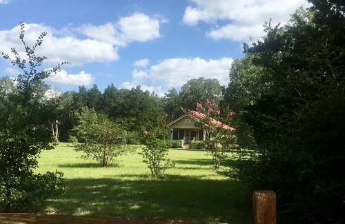 Caldwell House | Idyllic Country Haven near Kyle Field with Family Amenities