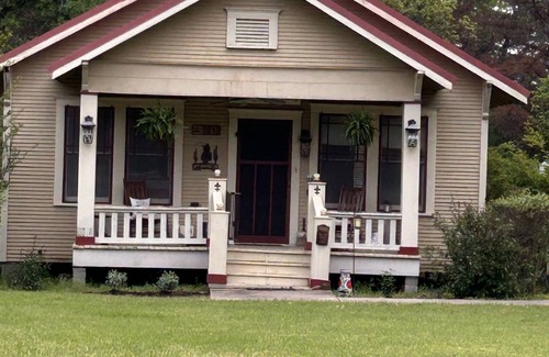 Caldwell House | Idyllic Country Haven near Kyle Field with Family Amenities