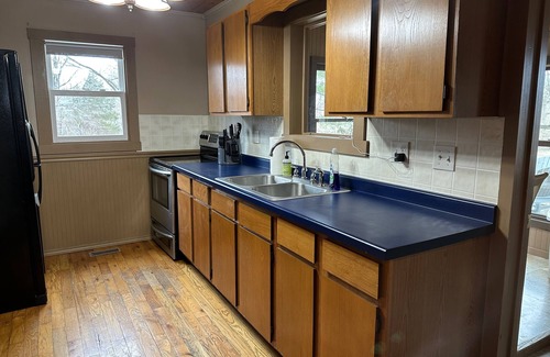 Anna House | Idyllic Country Cabin Retreat Near Wineries & Town