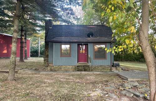 Anna House | Idyllic Country Cabin Retreat Near Wineries & Town