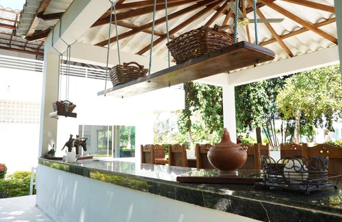 Cartagena Cottage | Quaint Villa Katia: Ocean View Retreat Near Cartagena