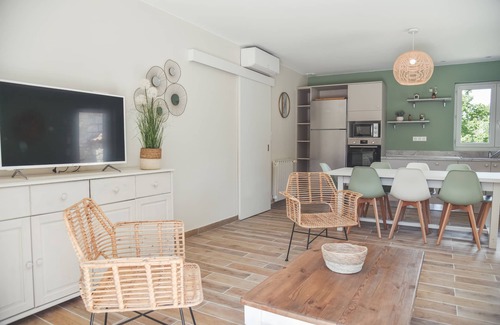 Ruoms Cottage | Idyllic Country Holiday Homes with Pool & Ocean Views