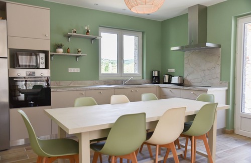 Ruoms Cottage | Idyllic Country Holiday Homes with Pool & Ocean Views