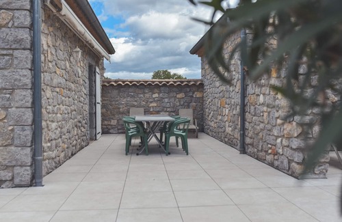 Ruoms Cottage | Idyllic Country Holiday Homes with Pool & Ocean Views