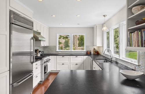 Sag Harbor House | Exceptional Country Home with Ocean View in Sag Harbor