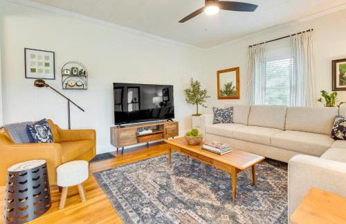 Janesville House | Cozy Country Home Near EIU with Family-Friendly Amenities