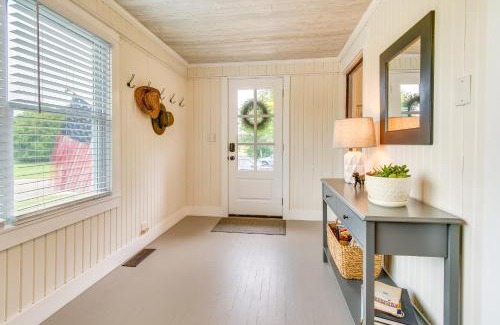 Janesville House | Cozy Country Home Near EIU with Family-Friendly Amenities