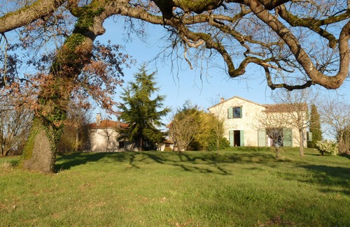 Boudy-de-Beauregard Cottage | Idyllic Country House and Chapel with Lake View Amenities