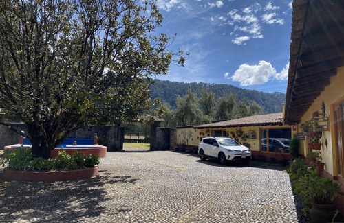 Valle de Bravo Cottage | Tranquil Country House Near Valle de Bravo with Spa & Hot Tub