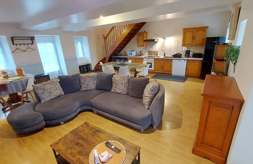 Hambers Cottage | Ideal Country House for Families with Ocean Views & Pool