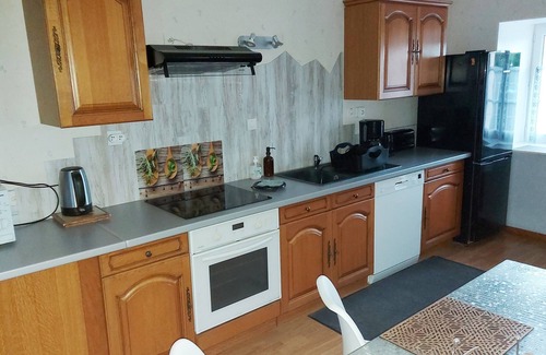 Hambers Cottage | Ideal Country House for Families with Ocean Views & Pool