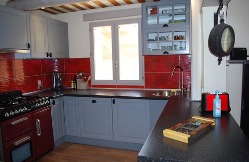 Caseneuve House | Idyllic Country House with Pool at the Foot of Luberon