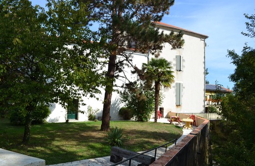 Feugarolles House | Serene Country House Retreat by a Stream with Pool & Pets