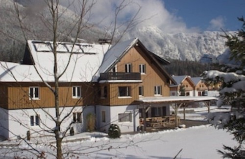 Obertraun Cottage | Idyllic Country House by the Lake - Top Amenities Await