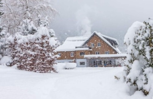 Obertraun Cottage | Idyllic Country House by the Lake - Top Amenities Await