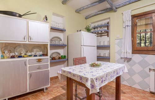 Illora House | Country House 'Cortijo Las Chorreras' with Mountain View, Wi-Fi and Air Conditioning