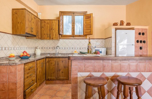 Orgiva House | Country House 'Delia' with Mountain View, Shared Pool and Wi-Fi