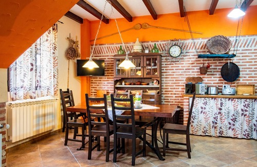 Nava de Bejar House | Country House 'El Corral De La Antigua' with Mountain View, Private Terrace and Wi-Fi