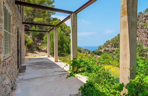Estellencs Villa | Relaxing Retreat at Es Port Estellencs: Beach & Pool Access