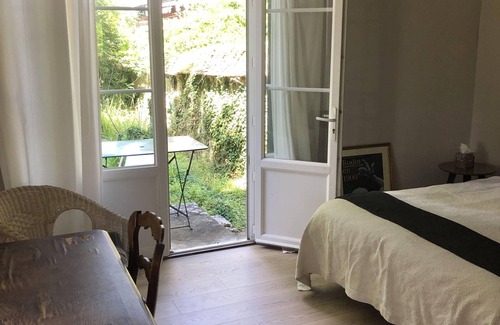 Samoreau House | Pet-Friendly Country House with Top Guest Rating of 10/10