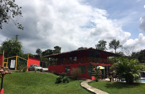 Pueblo Tapao Ski Chalet | Cozy Country House Retreat in the Heart of Quindio