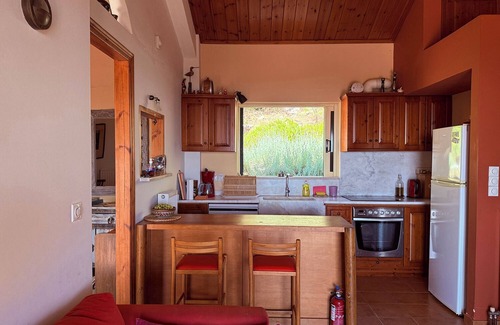 Lepreo Cottage | Serene Country House with Ocean Views and Spa Amenities