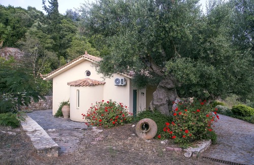 Lepreo Cottage | Serene Country House with Ocean Views and Spa Amenities