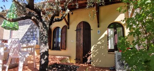 Trevi House | Scenic Country House Trevi Umbria with Oceanfront Pool