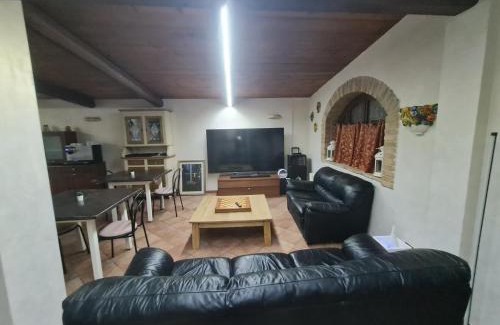 Gallignano House | Cozy Country House "L'isola che non c'è" with Pool & Breakfast