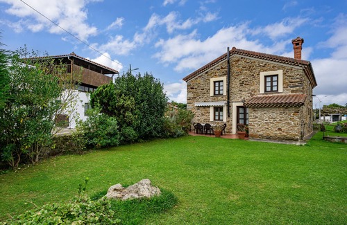 San Pedro de la Ribera House | Country House 'La Casa De Campo I' with Mountain View, Private Terrace and Wi-Fi