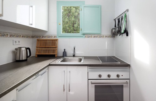Alcaucin Villa | Country House 'La Casita Del Limoncito' with Private Pool, Private Terrace and Wi-Fi