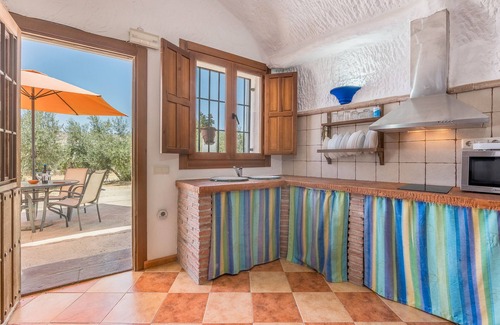 Benalua de Guadix House | Country House 'La Higuera' with Mountain View, Wi-Fi and Air Conditioning