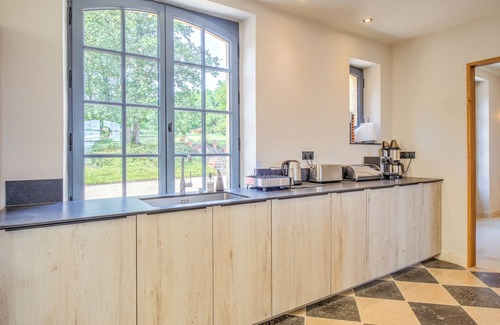 Vitrac House | Country house 'Les Hauts De Chaunac - Le Manoir' with mountain views, Wi-Fi, and air conditioning.