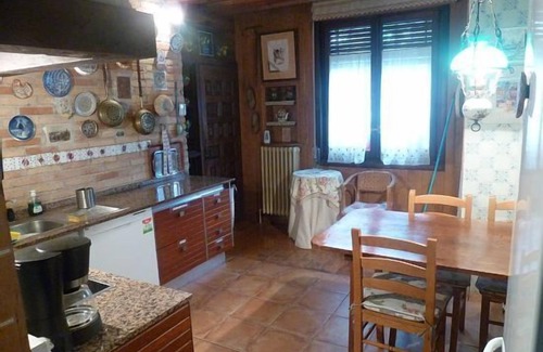 Egues Cottage | Inviting Country House Mertxenea with Ocean View & BBQ