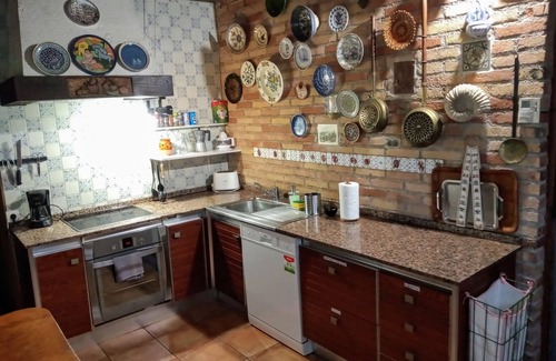 Egues Cottage | Inviting Country House Mertxenea with Ocean View & BBQ