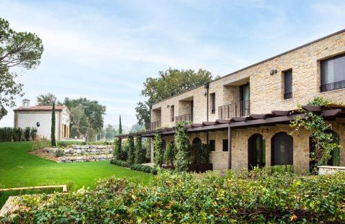 Castel San Pietro Terme House | Elegant Country House Oliveto sul Lago with Ocean Views
