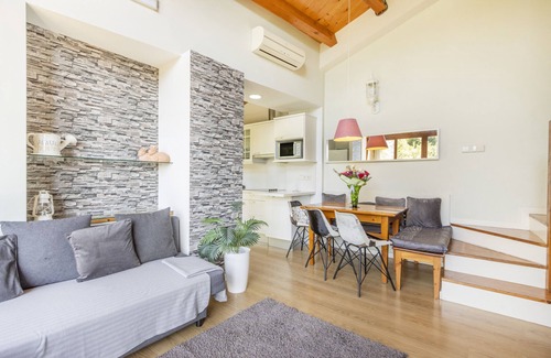Oden Villa | Scenic Country House 'Panoramico' with Lake View & Wi-Fi