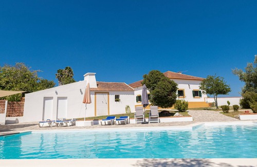 Santarem Cottage | Relax at Quinta das 3 Nogueiras with Pool & Ocean Views