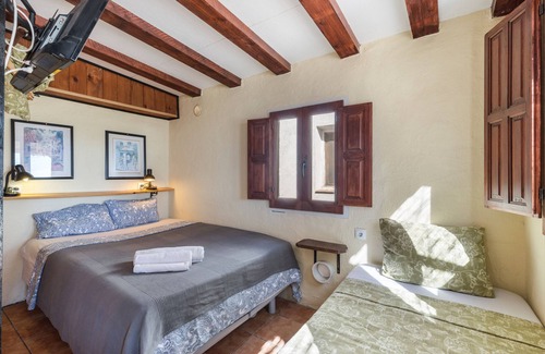 Torre-Pacheco House | Discover Santa Ana Mini Resort: Mountain Views & Shared Pool