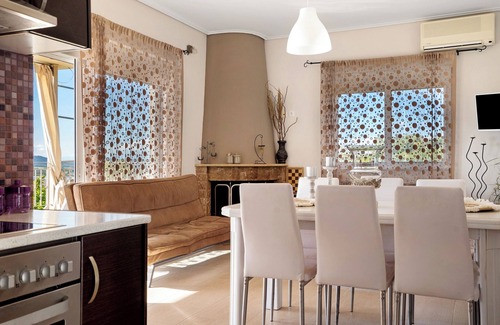 Paleros Villa | Relaxing Country House 'Villa Ermina Paleros' with Free Wi-Fi
