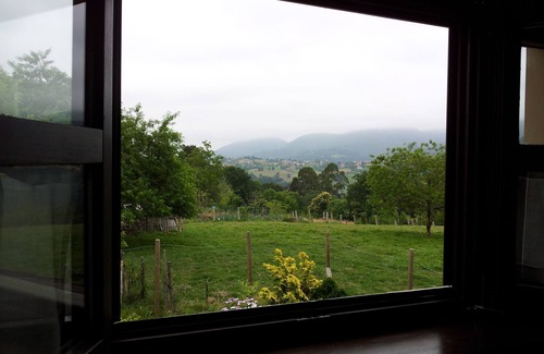 La Llana Cottage | Cozy Country House with Private Garden and Hot Tub in Asturias