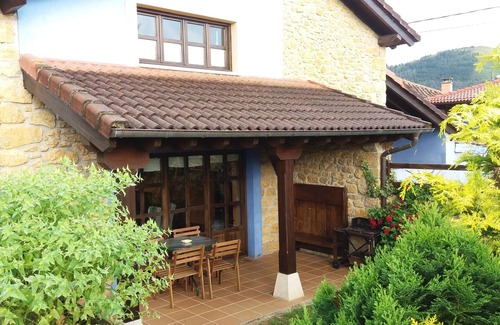 La Llana Cottage | Cozy Country House with Private Garden and Hot Tub in Asturias