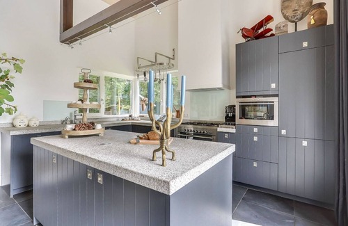 Uden Villa | Cozy Country House with Fireplace at Bedafse Bergen